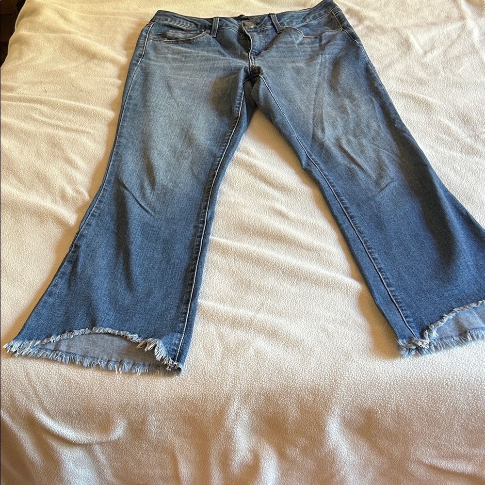 1822 Denim Light Blue Wide Leg Jeans with Frayed Hem